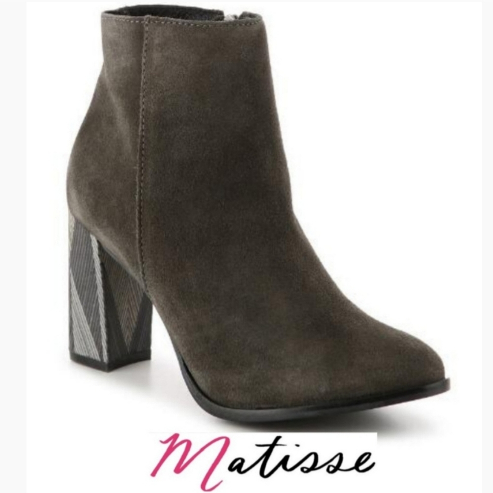 Chic Matisse Grey Suede Geo-Detailed Heel Booties - Picture 2 of 6
